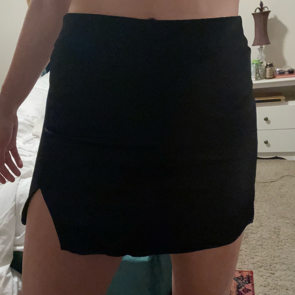 Aritzia Wilfred Silk Mini Skirt with slit in size 0
